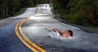 90995-nadar-a-contracorriente-carretera